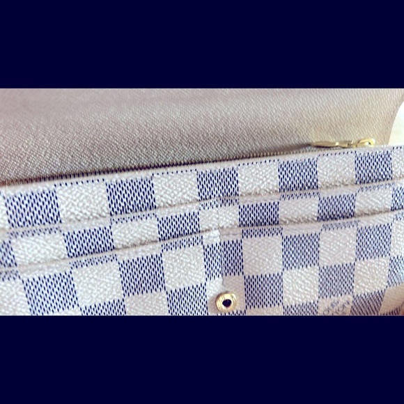 ‼️Authentic‼️LV Wallet - Picture 3 of 5